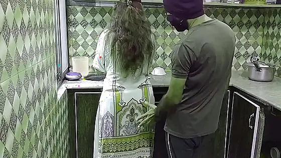 Indian Desi Bhabhi Fucked in Kitchen While She Busy in Kitchen Hindi Audio Xxxxx
